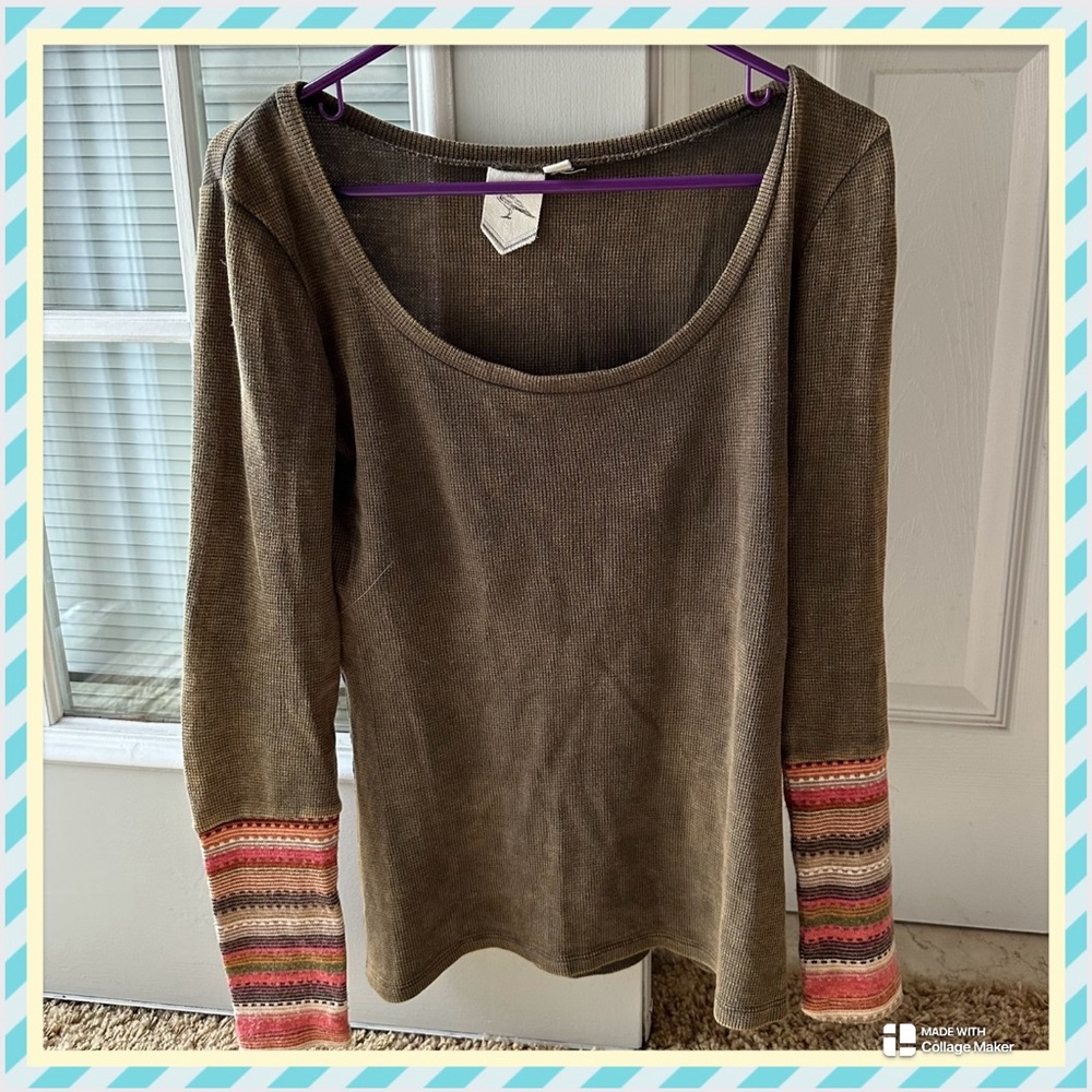 Buckle long sleeve top